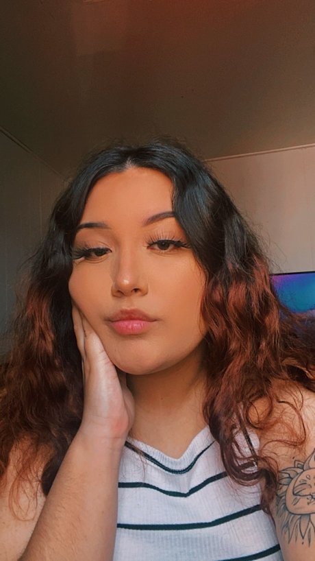 Anahi_ model exclusive pic