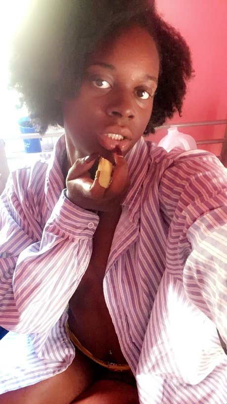 NilahJa04 nude star picture