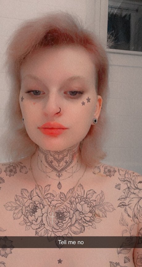 Velaris naked pornstar img