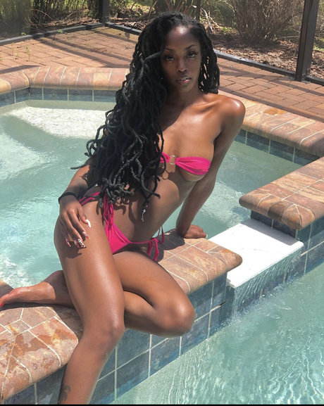 Dimes_ sexy model img