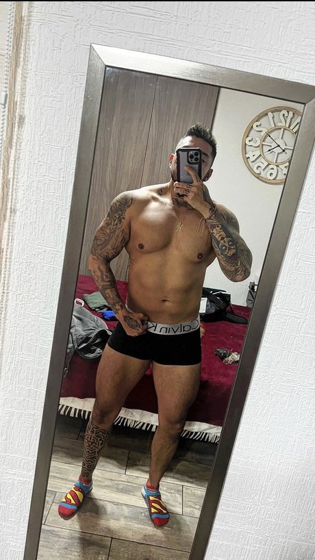 Mau Goga model sexy pic