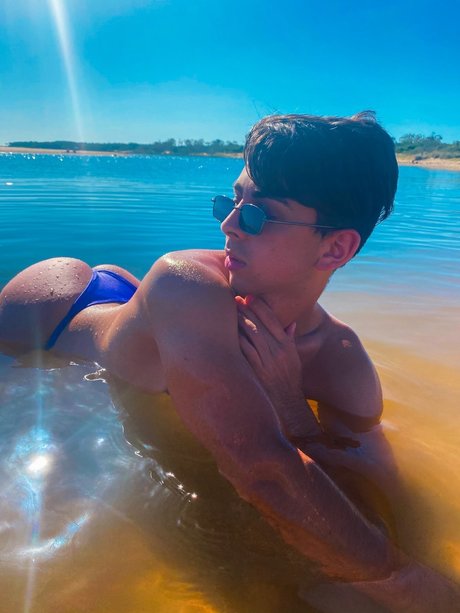 Chemma pornographic model pic