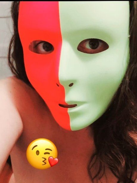 XxMaskUpBittyxx pornographic model pics