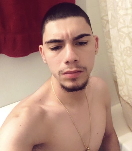 lilaj naked model image