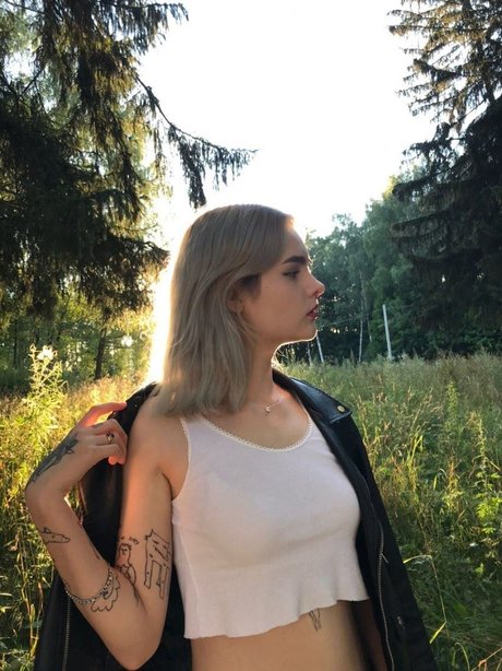 _Blonde Bitch_ star picture