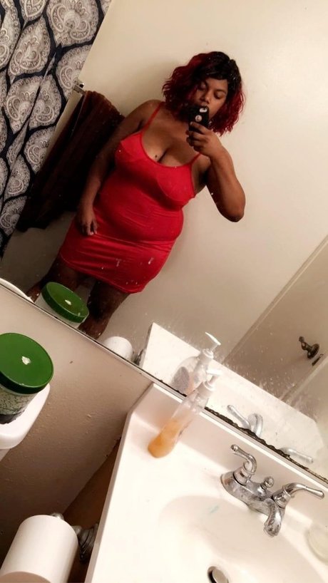 Maymay Baby nude model photo