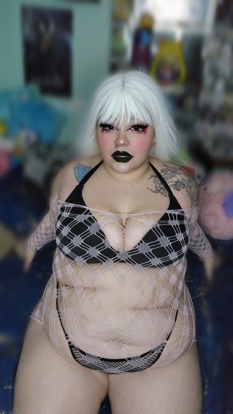 Mercedes Kill hot actress photos