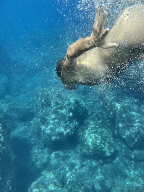 BEG for B nudes model pics