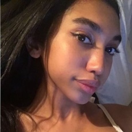 Alyssa Cova_ adult model pic