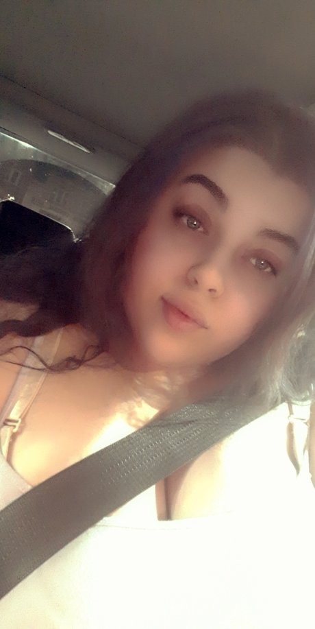 Sunflowergirl4200 model pretty picture