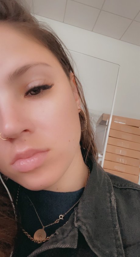 mel baby beautiful model pics