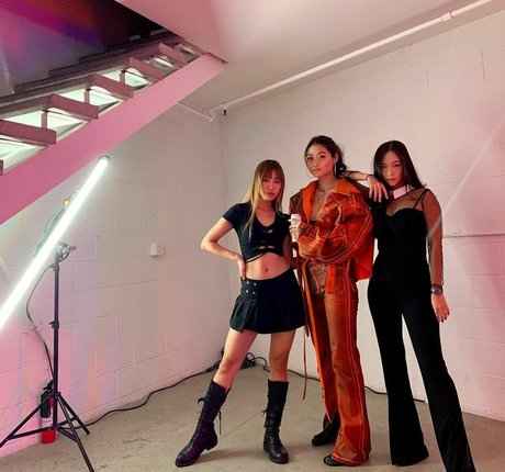 Mae Col star hot galleries