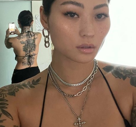 Mae Col top model images