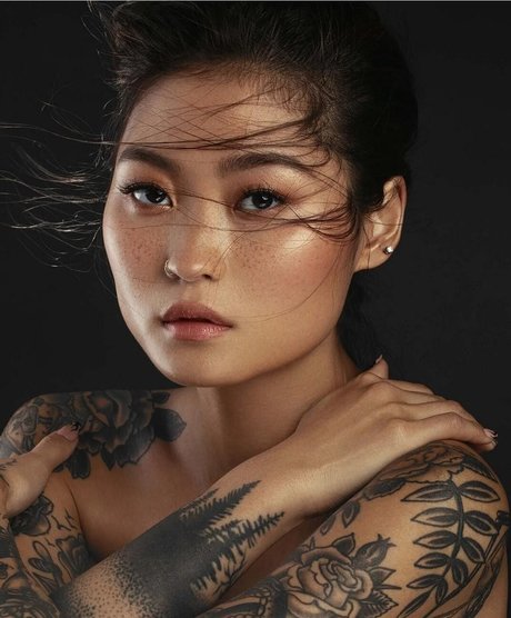 Mae Col porn model galleries