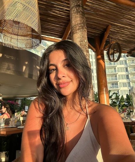 Queenneedy model hd photos