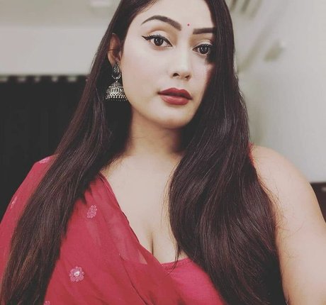 Real Goddessanna model nude image