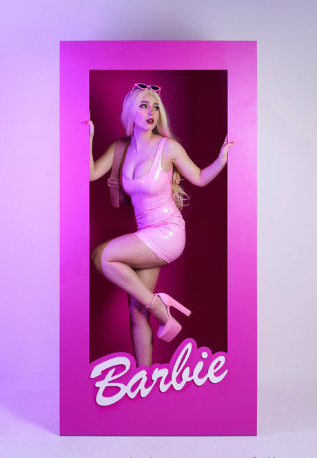 fallcos1 high quality model picture