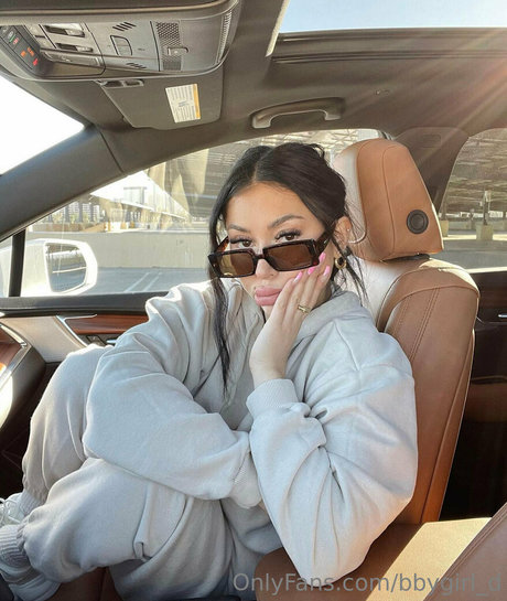 divinedaniela hot model image