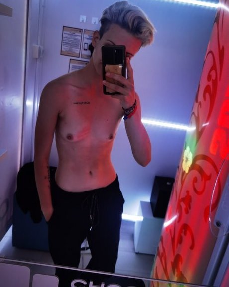 Nicole Di Angelo erotic star image