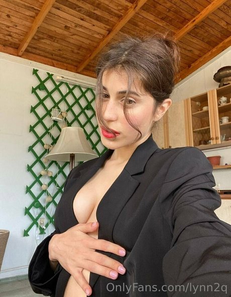 lynn2q erotic star pics