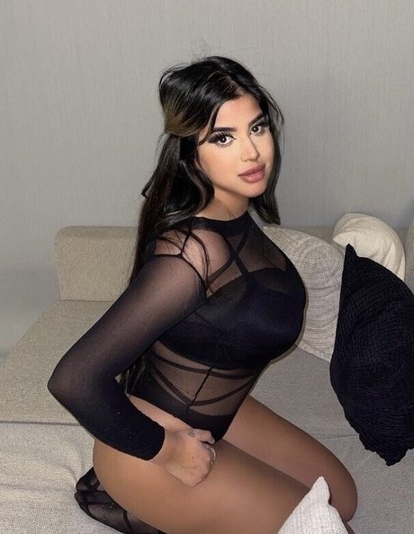 OMGLove pornstar nude photo