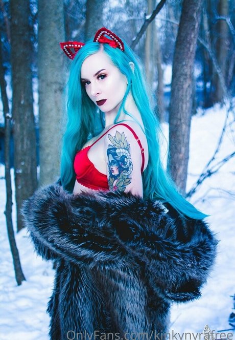 kinkynyrafree star top photo