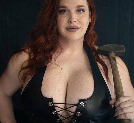 Fay The Red nude actress photos