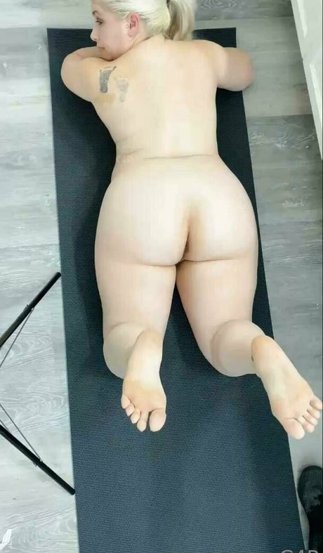 curvy4urpleasure model pornographic image