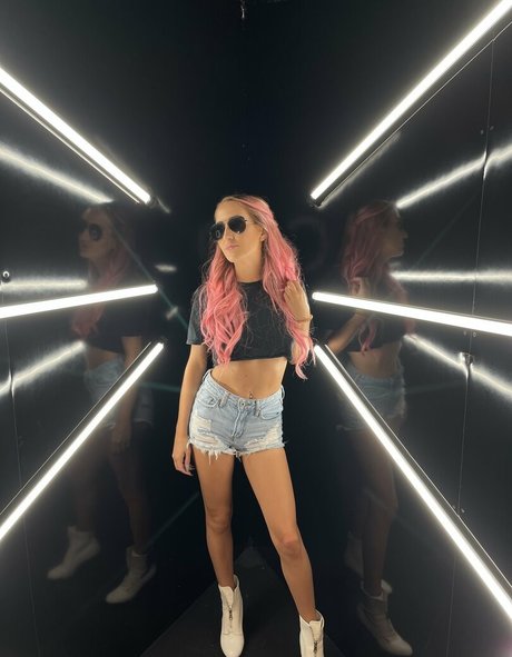 sexysav7 naked model archive