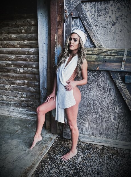 ailadonovannn model img