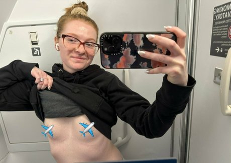 roxyredheadxoxo pornstar sexy picture