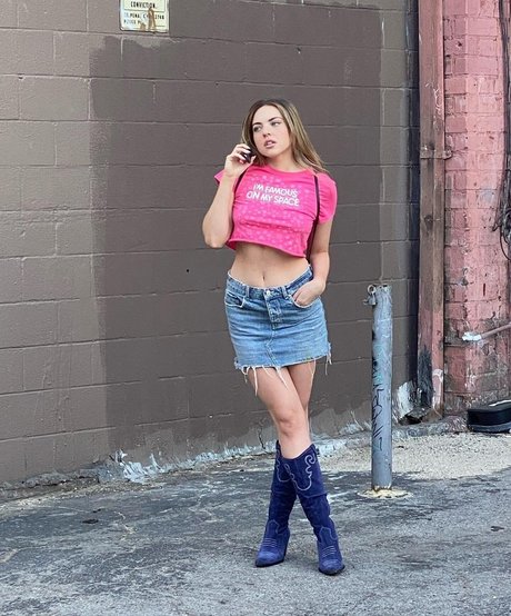 Madeleine Byrne nude model photo