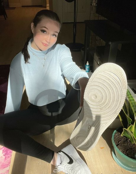 Sizeelevens pornstar pretty picture