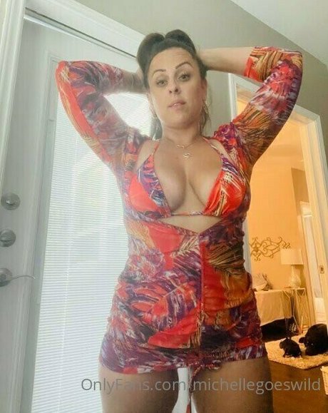 michellegoeswild model nice pic