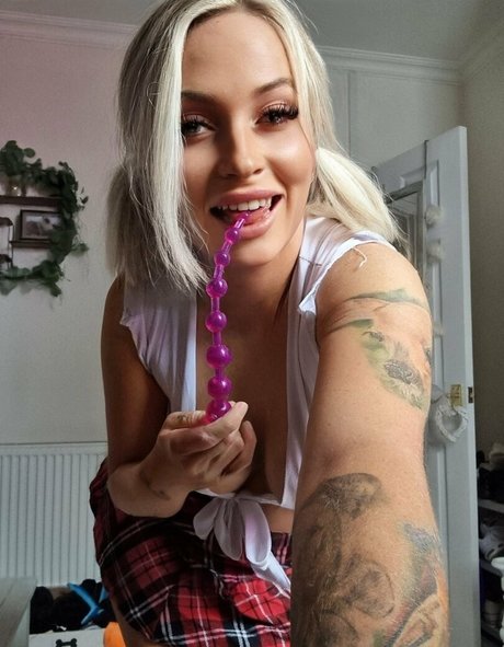 blondeeexo pornstar erotic archive