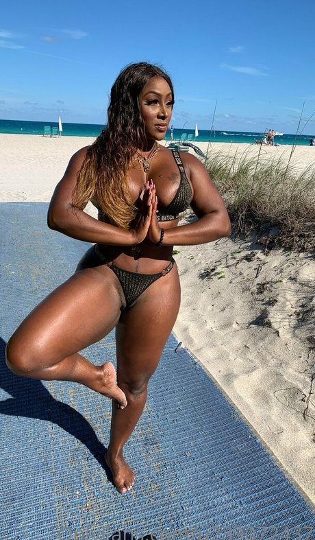 Chanya The Body beautiful actress pictures