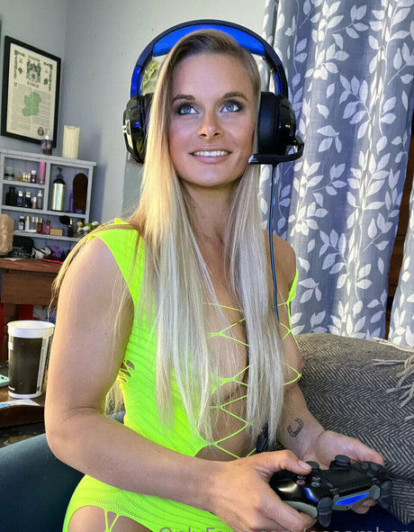 ecoamber model naked photos