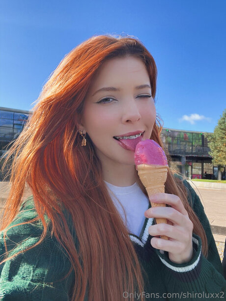 shiroluxx2 erotic star img