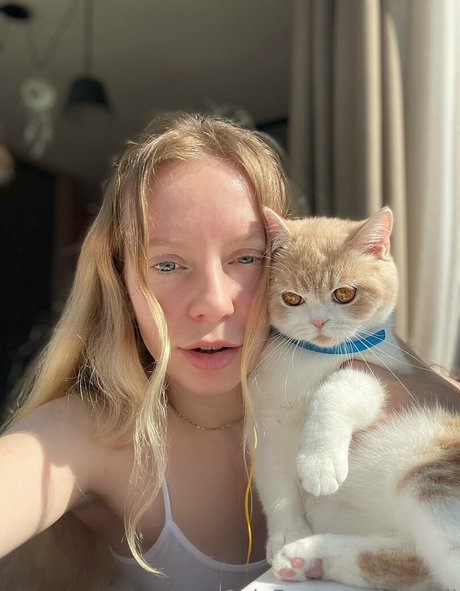 elli elli model hot pictures