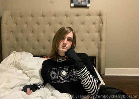 femboycherryblossom star nudes gallery