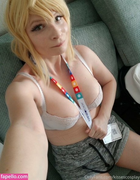 Accent Kisses high quality actress picture