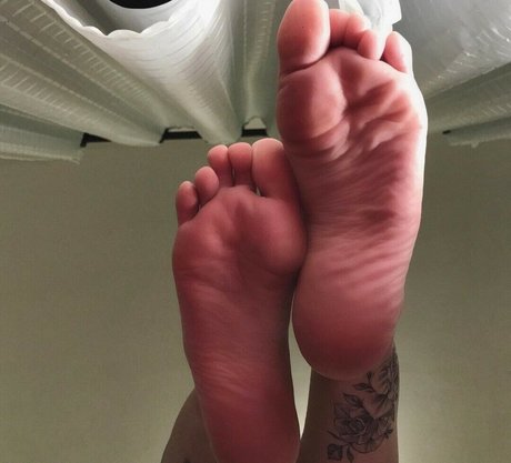 Isabela Fialho art model pictures