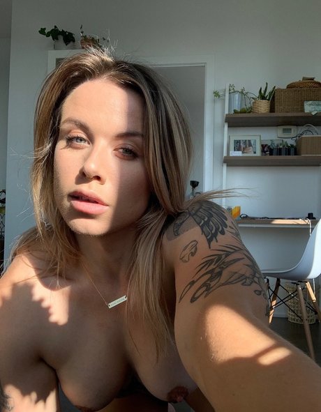 Oliviauncovered beautiful model picture