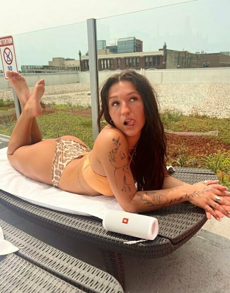 annahendricksvip model top image