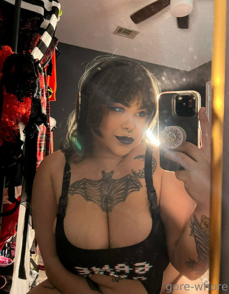 gore whore naked model img