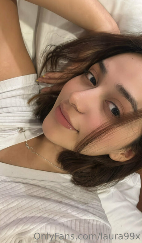 laura99x nude pornstar pic