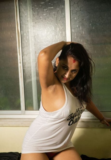 Mili Debnath Nude hot actress pics