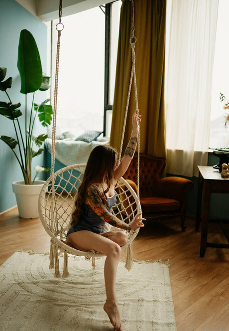 gwitch model adult img