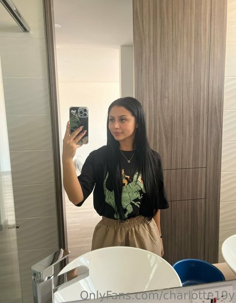 charlotte19y high quality actress picture