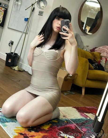 ickyypeach pornstar images